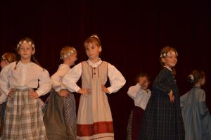 Folklorna prireditev Veseli, razigrani, nagajivi 13